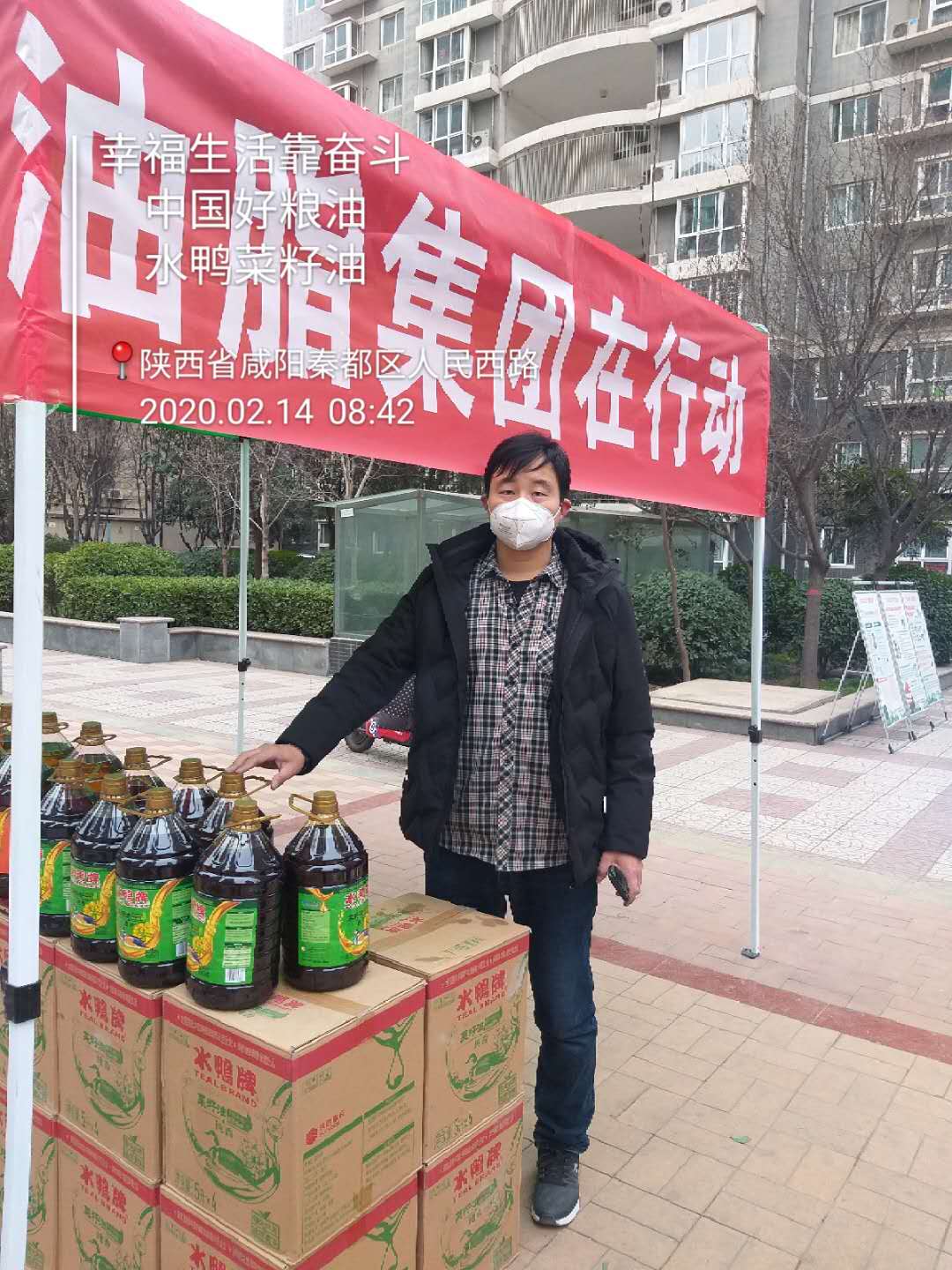 眾志成城戰(zhàn)疫情  便民服務進社區(qū)